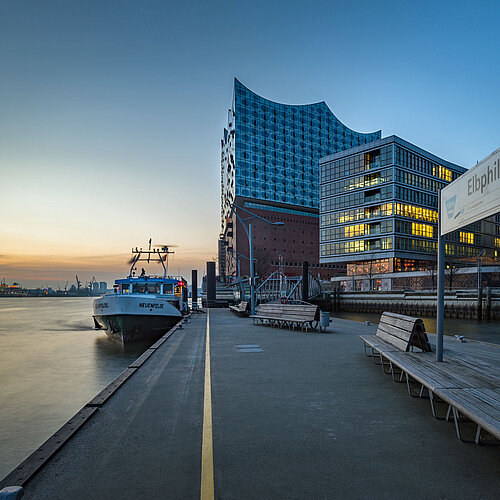 Ferry terminal Elbphilharmonie, www.mediaserver.hamburg.de / Sascha Neuroth