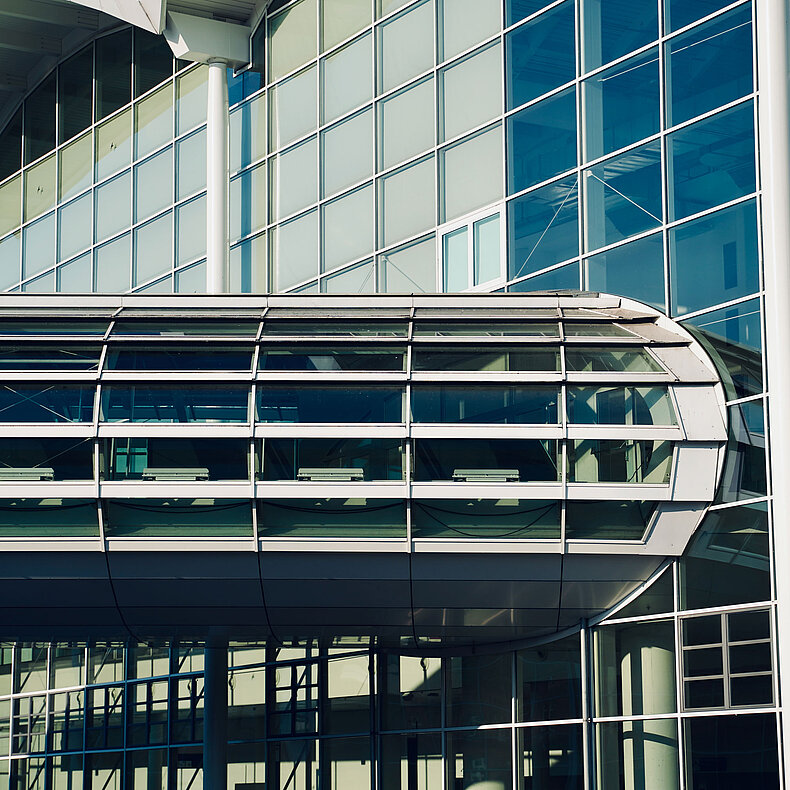 Hamburg Messe: Facade and Skywalk