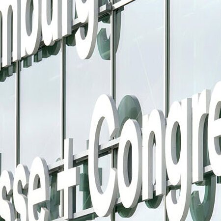 Fassade mit Schriftzug, © Hamburg Messe und Congress / Michael Zapf