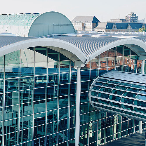 Hamburg Messe: Central Entrance and Skywalk (Messeplatz)