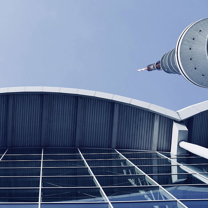 Hamburg Messe: View from below to the façade roof