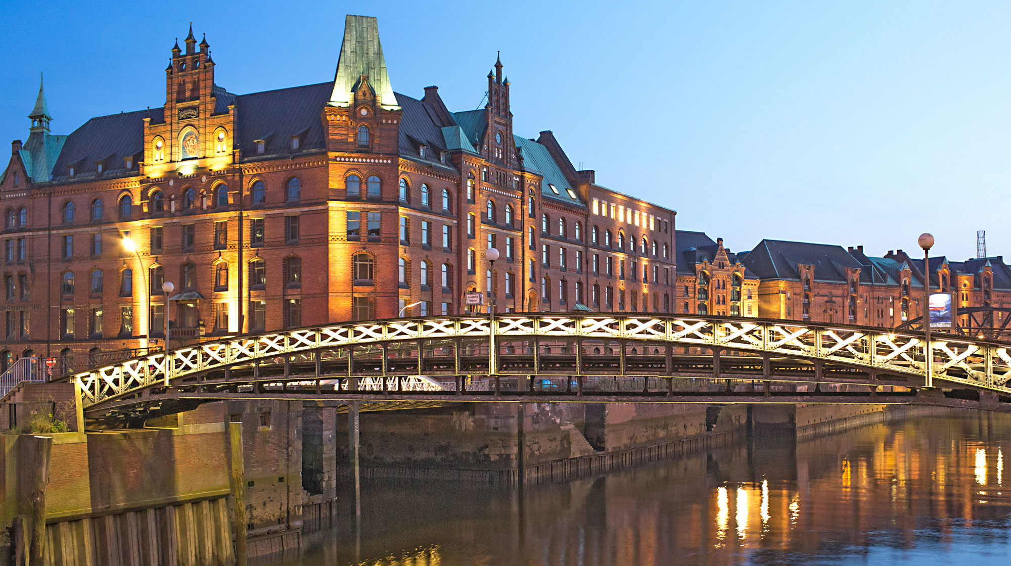 Hamburg: Speicherstadt evening impression, www.mediaserver.hamburg.de / Andreas Vallbracht 